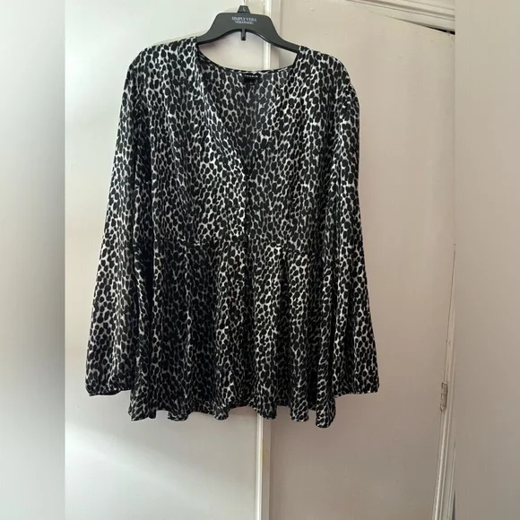 Torrid Black and White Leopard Print Blouse - Picture 1 of 3